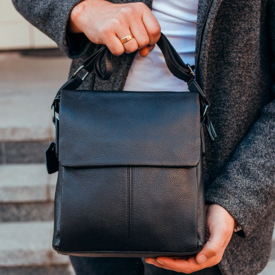 Мужская кожаная сумка-мессенджер, барсетка на одно плече 22x26x6 Tiding Bag 75-5271 черная