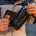 Чоловіча шкіряна чорна сумка на пояс бананка Кентукки глянець