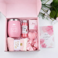 Подарочный наборSpa Gift Basket Set 06 из 7 предметов термостакан мыло соль для ванны ароматическая свеча открітка резинка для волос носки Pink
